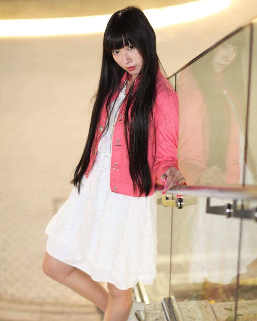 のインスタグラム：「in yurakutyo . #マシュマロ撮影会 #写真すきな人と繋がりたい #黒髪女子 #ootd #japanesegirl  #kawaiigirl #kawaii #portrait #portraits #portraiture #portraitmood #portraitpage #igw_photo #instagood #ig_portrait #ig_japan_portrait  #ポートレートしま専科 #ポートレート  #被写体  #黒髪ロング  #셀카 #셀피 #훈스타그램 #메이크 #메이크업 #撮影会モデル  #撮影会モデル名鑑  #有楽町」