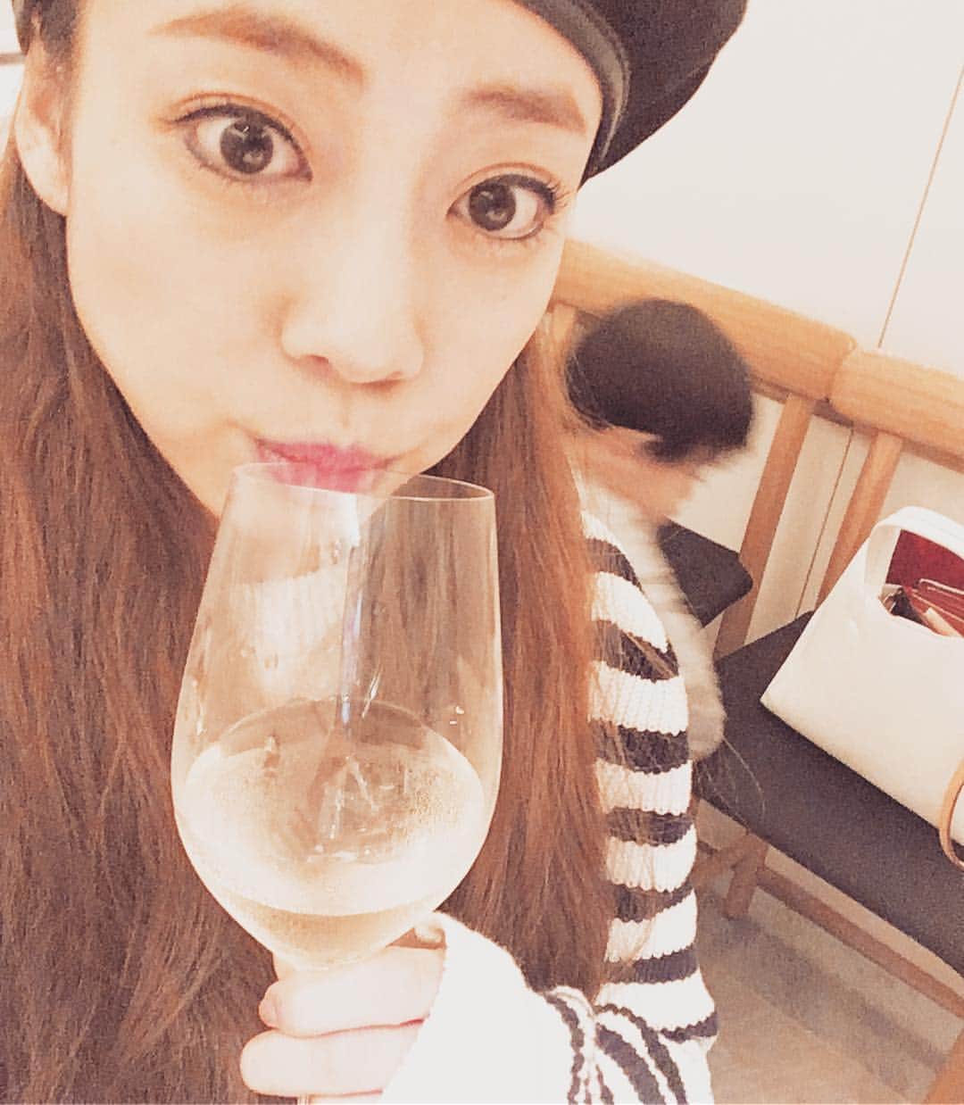 あびる優さんのインスタグラム写真 - (あびる優Instagram)「満腹すぎる😮 おやすみなさい😴💤 #family#dinner#yakitori#wine#gn#焼鳥#ワイン#美味でした#おやすみなさい」4月7日 23時26分 - yuabiru74