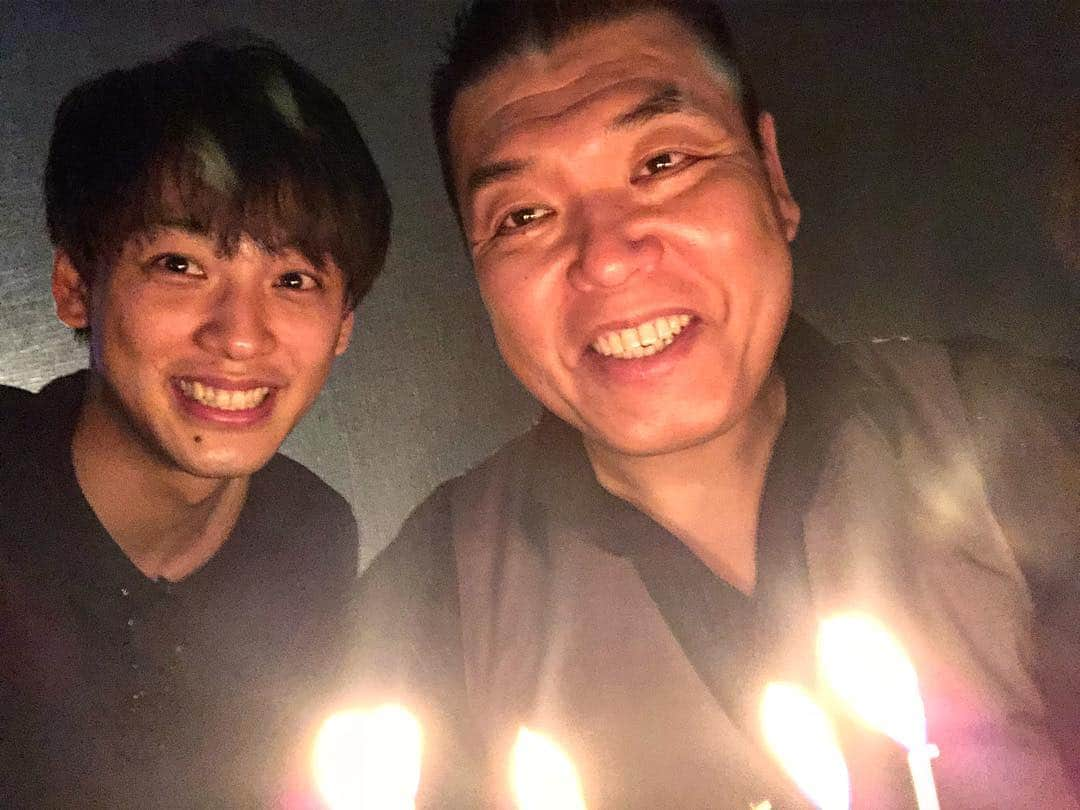 竹内涼真さんのインスタグラム写真 - (竹内涼真Instagram)「小川さん~誕生日おめでとうございます☺️‼️ 今日ではないけど…笑笑 もう一緒にポルトガル🇵🇹に行ったのは一年半前かぁ…楽しかったな…絶対また行きたい…リスボンはいいよー素敵…花粉ないし❗️^ ^  #チョイ住み #小川直也」4月8日 0時25分 - takeuchi_ryoma