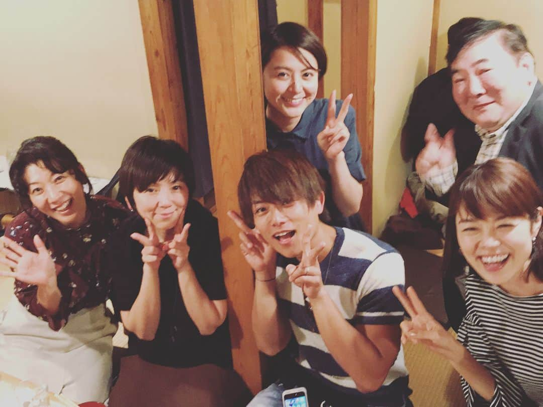 川瀬良子さんのインスタグラム写真 - (川瀬良子Instagram)「『やさいの時間』 菜園チーム☀️ #杉浦太陽 さん #長沢裕 ちゃん #藤田智 先生 プランターチーム🍓 #渡辺満里奈 さん #深町貴子 先生 そして、スタッフのみなさん大集合〜！ 野菜大好きなみなさんで 藤田先生オススメの、 野菜が美味しいお店でワイワイ♪ みなさん本当に仲良しです🎉最高😍 野菜作りをしていると、野菜の食べ方もお店とかで気になるよね〜 なんて話もしながら、おいしくいただきました！ 今年度のやさいの時間も、改めてよろしくお願いします！ （写真3枚、動画1つあります📸） ＊ #やさいの時間 #家庭菜園 #野菜作り #園芸  #畑 #菜園 #ベランダ菜園 #プランター #プランター栽培 #ガーデニング #栽培 #植物」4月8日 1時15分 - kawase_ryoko