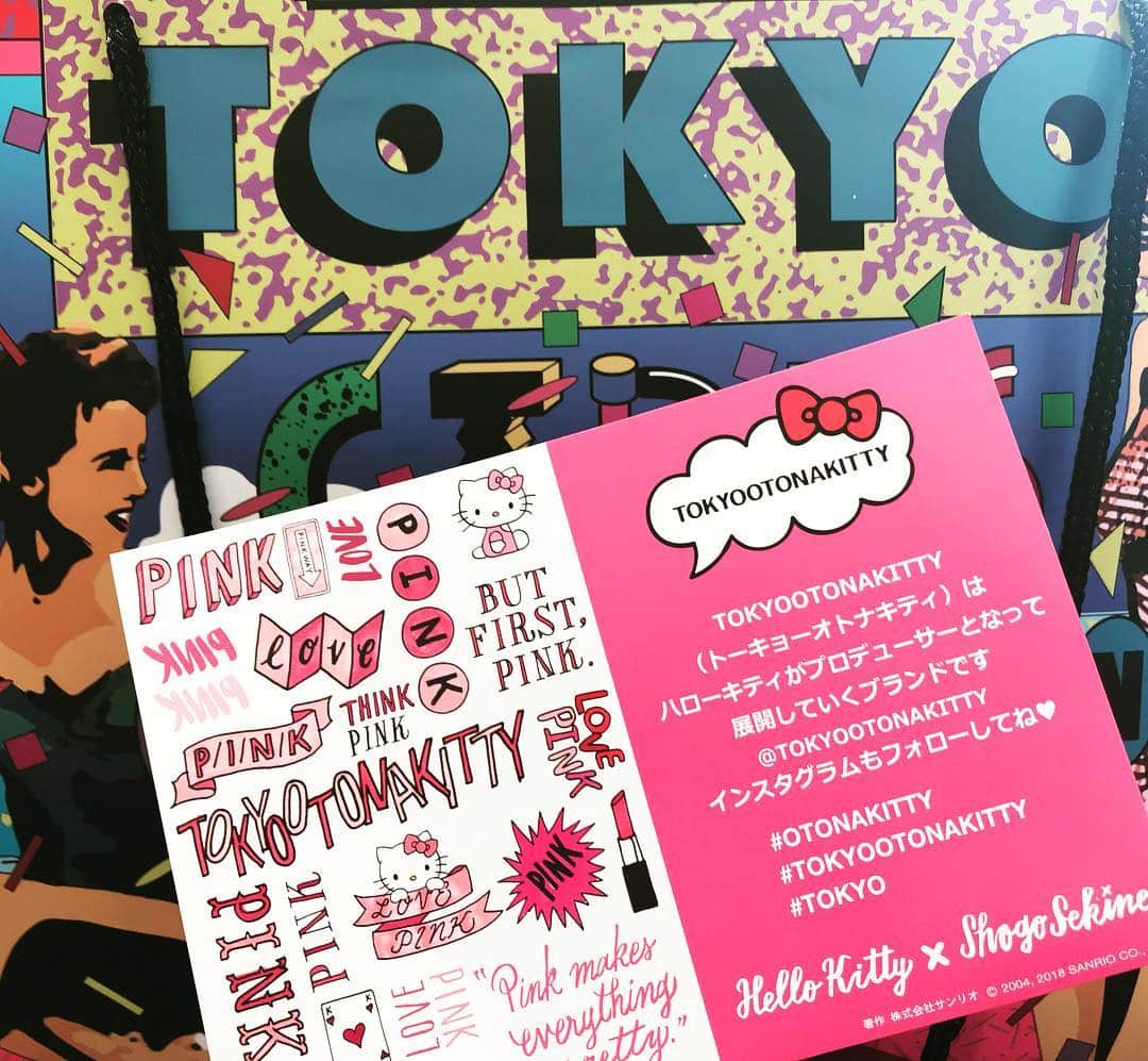 TOKYOOTONAKITTYのインスタグラム：「先日3/31はTGC2018 S/Sでした！お土産袋にはオリジナルステッカーを♡  春らしいPINKが可愛いです💕 この後はステキなお知らせを・・・！ #tokyootonakitty  #tokyo #tokyogirlscollection #tgc #東京ガールズコレクション2018」