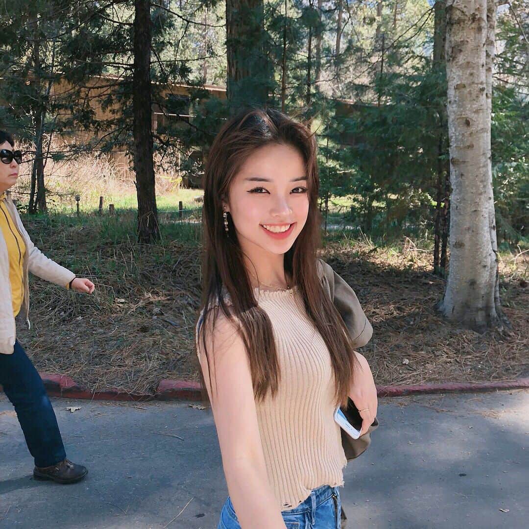 カン・ギョンミンさんのインスタグラム写真 - (カン・ギョンミンInstagram)「화창한 날씨 몰고다니는 굠민굠민☀️v☀️ #요세미티 폭포를 호로로록 #굠민in🇺🇸 #굠민투어🗺」4月8日 12時45分 - kkmmmkk