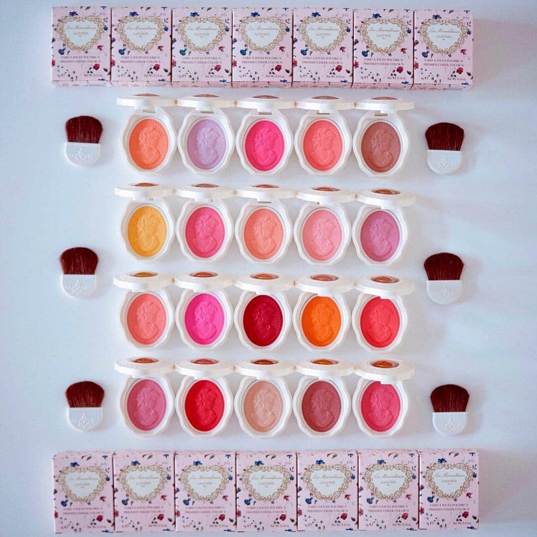 のインスタグラム：「PRESSED CHEEK COLOR N #lesmerveilleusesladuree #cheekcolor #cheek #color #colorful #makeup #cosmetics  #spring #beauty #beautiful #プレストチークカラー #チーク#春メイク #20色 #ラデュレ #laduree  #lmladuree」