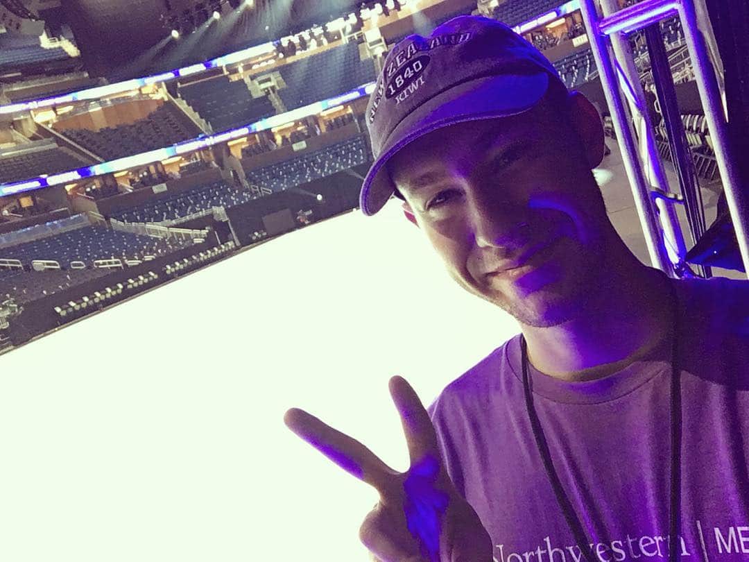 ジェイソン・ブラウンのインスタグラム：「Time for show #2!! 今日は2番目のショー！#Orlando #StarsOnIce」