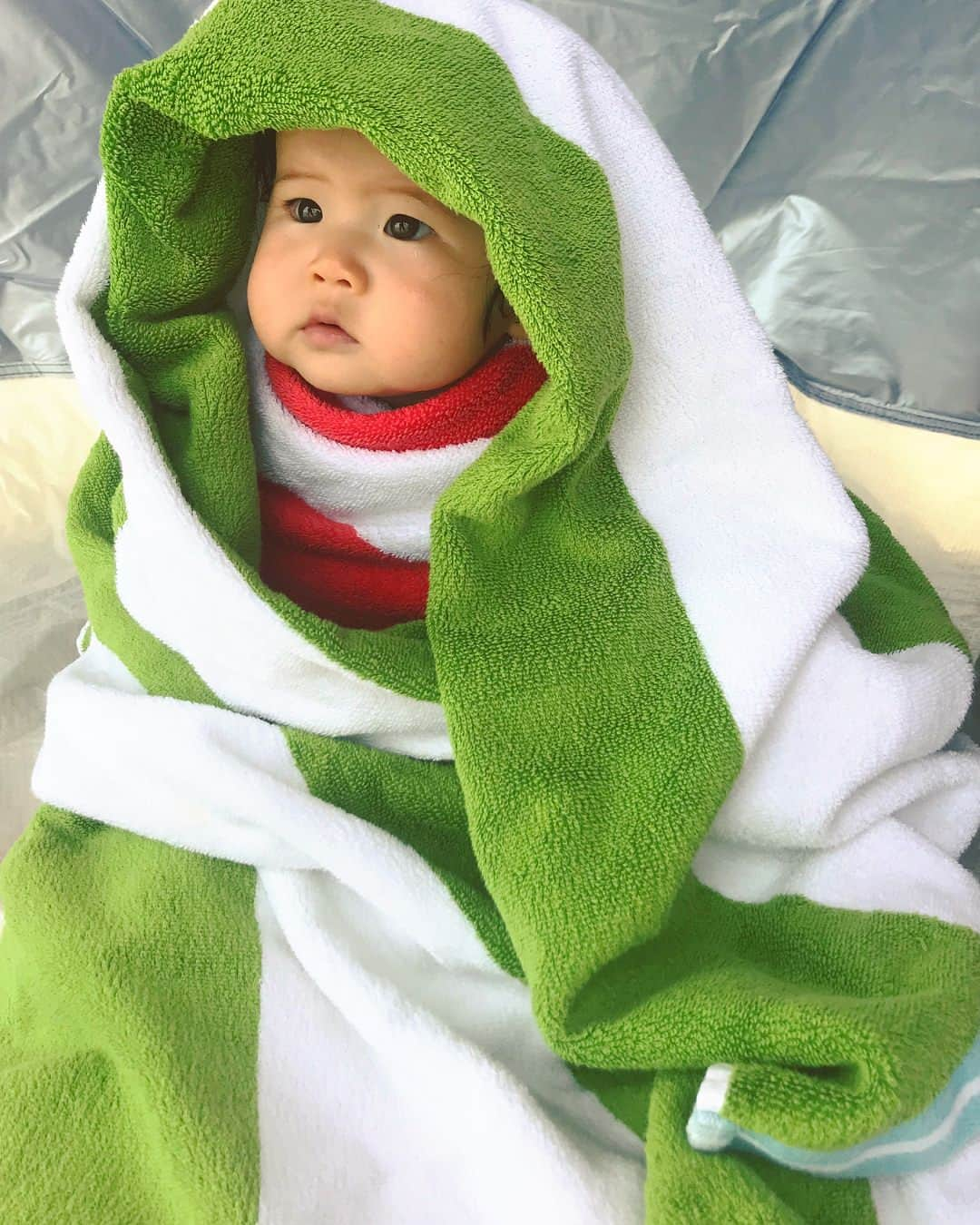 PINKYさんのインスタグラム写真 - (PINKYInstagram)「my little towel-saurus🦖❤️🌊 ・・・ #love #happy #family #springbreak #islandtrip #vacation #momlife #baby #babygirl #生後9ヶ月 #hubbywifey #mommydaddy #sonlove #daughterlove」4月8日 9時53分 - shanti_pinky_shanti