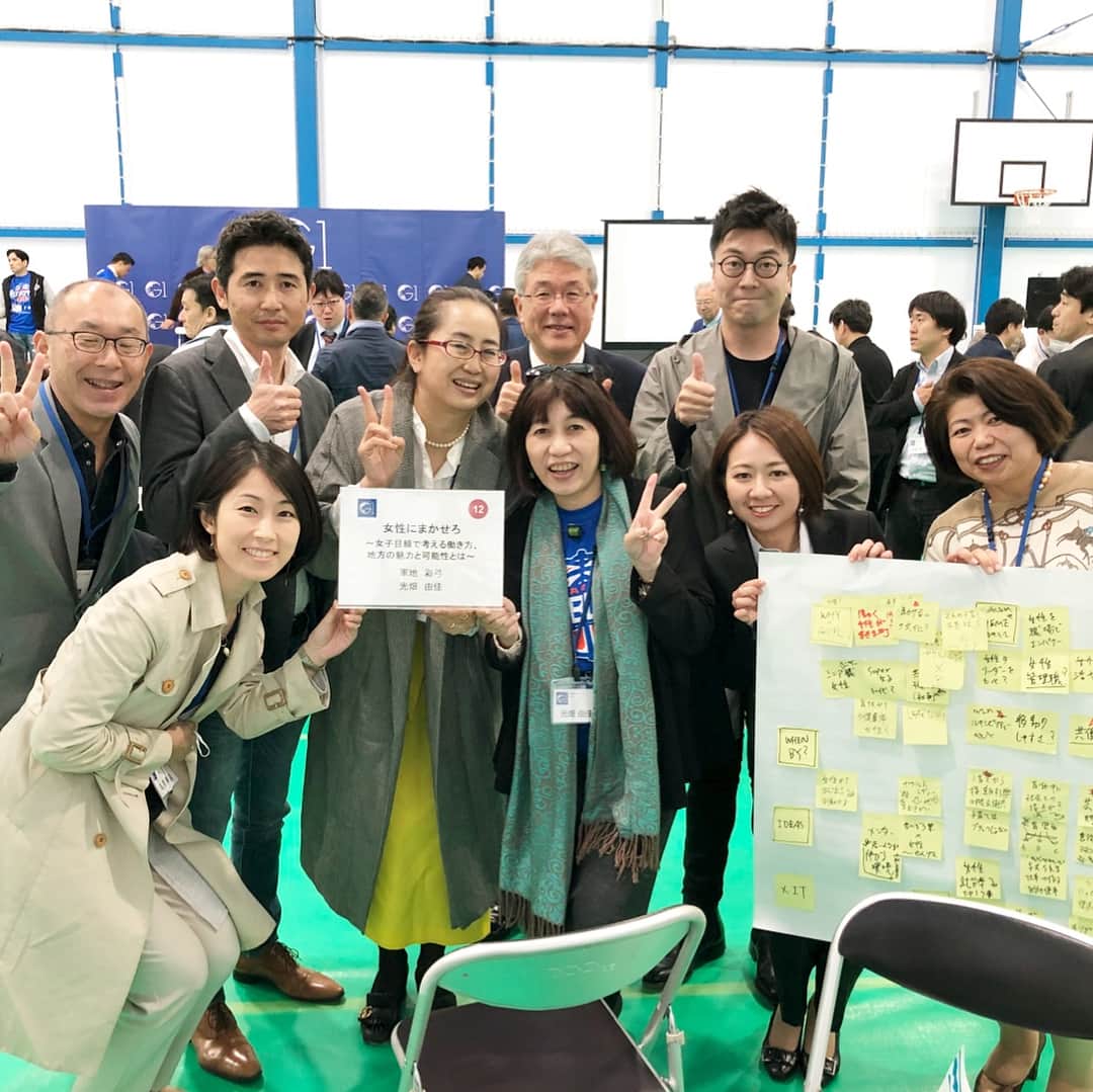 軍地彩弓さんのインスタグラム写真 - (軍地彩弓Instagram)「昨日は濃い1日でした。 自分の出身地である茨城水戸で開催された、「G1フォーラム水戸」にエニグモの須田さんに誘われて参加させていただきました。 茨城、 ひたちなか出身、日立一高卒業ながら、今までほとんど茨城について考えていませんでした。 今回のG1フォーラムは、水戸出身の堀さんの声かけで、東京からも各界の素晴らしいメンバーが集まりました。議論より実行力。みんなから出されるアイデア、プラン、施策。県知事、市長、国会議員、企業家も揃い、熱く熱く語り合う、凄いフォーラムでした。私ら「女性活躍」について討論のモデレーターを務めましたが、女性就業率が平均より低い茨城を変えるべく、ひとつひとつ実現したいことをセッションできました。 会が終わり、バスケット🏀のBLEAGUE の茨城ロボッツを応援に行ったり、初めて水戸で飲んだり！地元ながらまだまだ知らないことだらけ。 しばらくぶりに来た水戸があまりに昔と違って商店街が寂しくなっていて、びっくりしたけど、地元スタバや飲み屋さんで会った女子たちがとってもハッピーで、いい街だなーと実感。 朝、ホテルからの空と枝川の風景が美しくて、何かこの街で恩返ししなきゃと思うのでした。  誰か茨城の人いるかな😊  #g1forum #mito #水戸 #ibaraki #茨城 #G1 #ibarakirobots #茨城ロボッツ #日立一高 #卒業生」4月8日 10時47分 - sayumi7