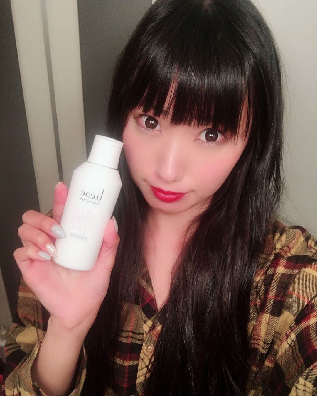 のインスタグラム：「こんばんわー☺️ 昨日はこの #スタインリング オイル試しました❤️ . #リーゼ の ヘアオイル！ 髪の毛に全体的に馴染ませて寝て、翌日ドライヤーなどで簡単にスタイリングするだけ✨ 普段ストレートヘアだから、たまにはふわふわも楽しい❤️ . #リーゼ #スタイリング #ヘアオイル #素髪スタイル #素髪のフリして実は 花王のキャンペーンに参加中[PR] #selfie #おすすめコスメ #ヘアメイク #ヘアアレンジ #黒髪ロング #黒髪女子 #自撮り #kawaii #インスタグラマー #インフルエンサー」