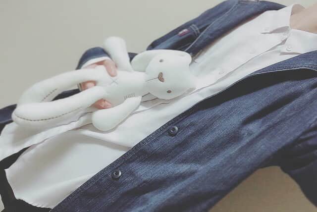 のインスタグラム：「白シャツってすごい。 #春服」