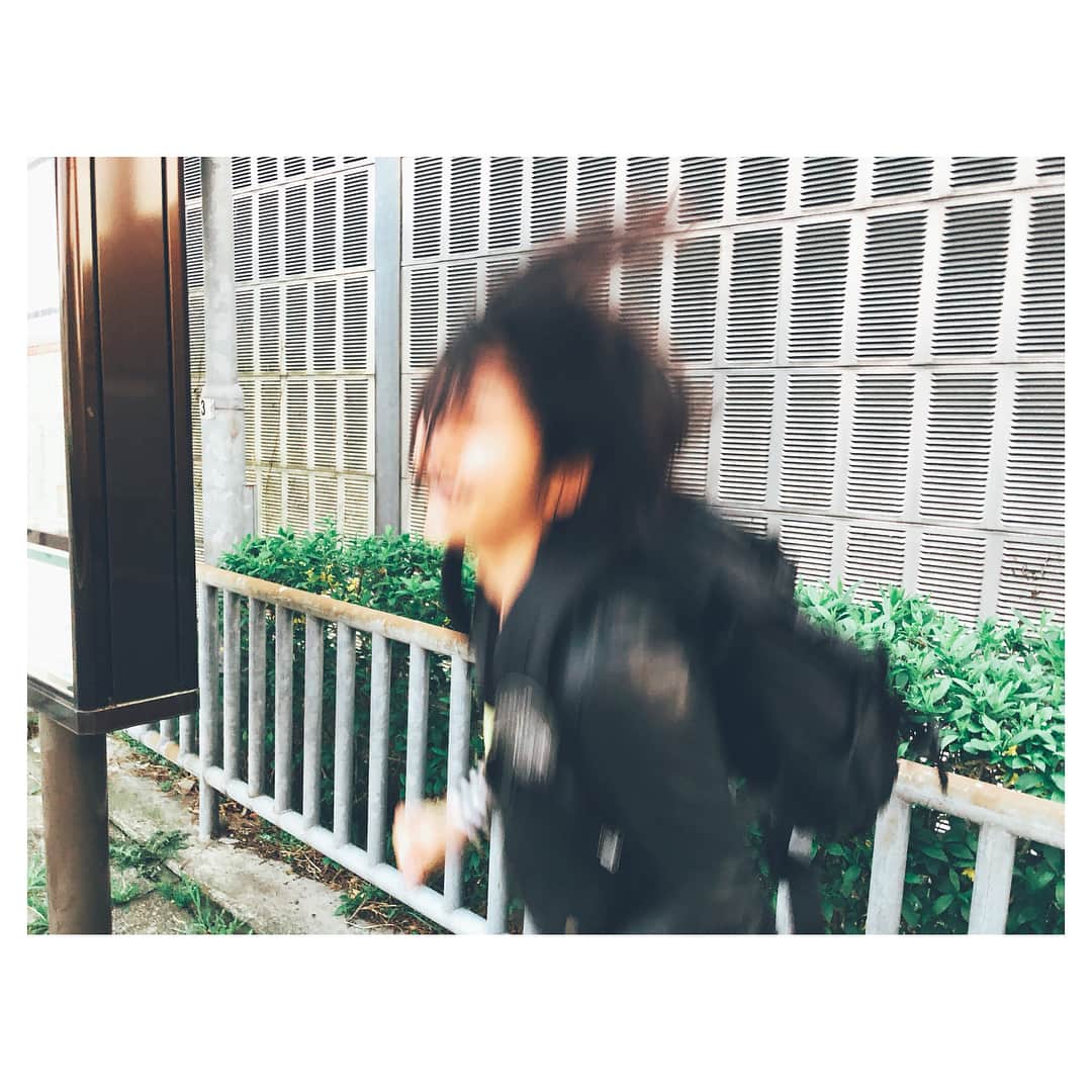 岡本玲さんのインスタグラム写真 - (岡本玲Instagram)「. 昨日の撮影終わり。 終わったー！って喜んでるのはいいけど、リュックのポケットにピンクの水筒を入れてるダサさね🤦🏻‍♀️」4月8日 14時49分 - rei_okamoto