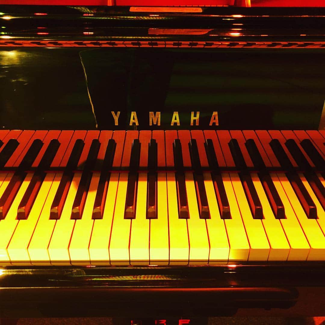 上杉洋史のインスタグラム：「5501400 CFIIIS #piano #yamaha #venue #todayspiano #instapiano #pianophotography #iwasakihiromi #concert」