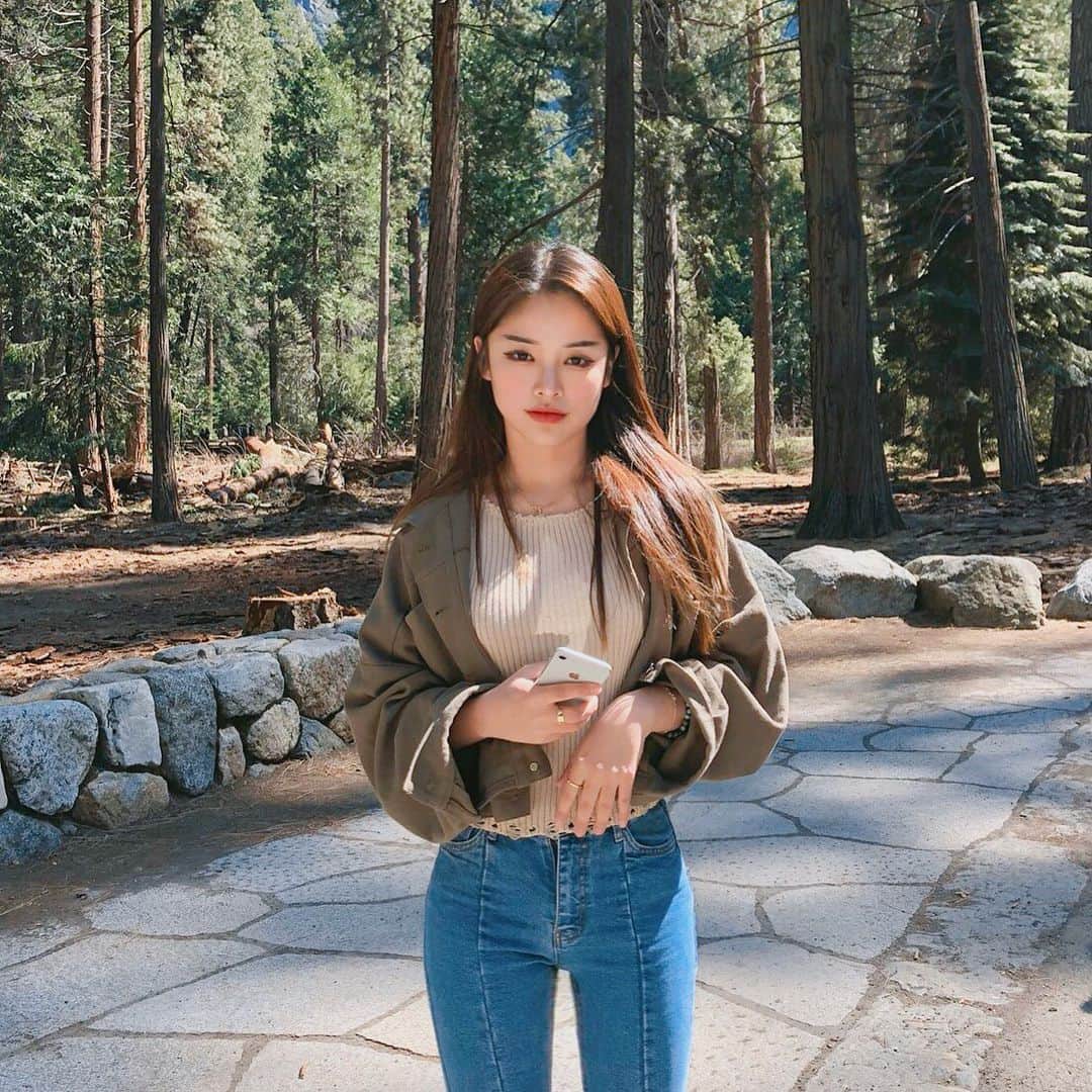 カン・ギョンミンさんのインスタグラム写真 - (カン・ギョンミンInstagram)「코에 코딱지들이 다 물러가는낌이다!!!!!!!!!!!!!!! 공기가 너무 좋아 "◡" 바지상품 #룩앳민 9일 업데이트 완료 _  상의들은 컬러 추가 촬영 후 10일입니다 ^-^! #굠민in🇺🇸 #굠민투어🗺」4月8日 17時09分 - kkmmmkk