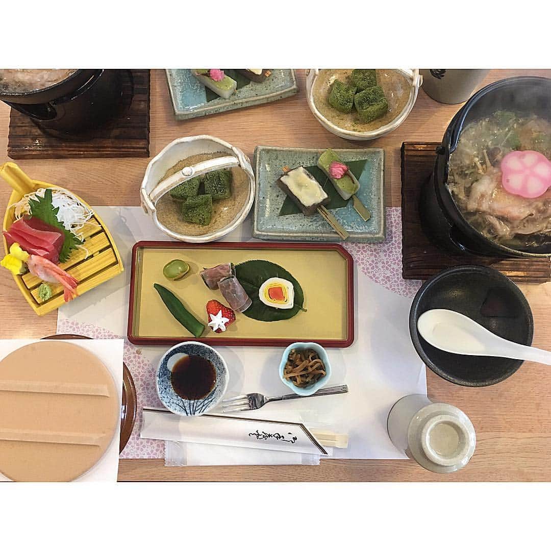 のインスタグラム：「栃木県益子にオフ会で いってきたよ〜〜 釜飯をたべたの！🌸🙂おいしすぎた #益子」