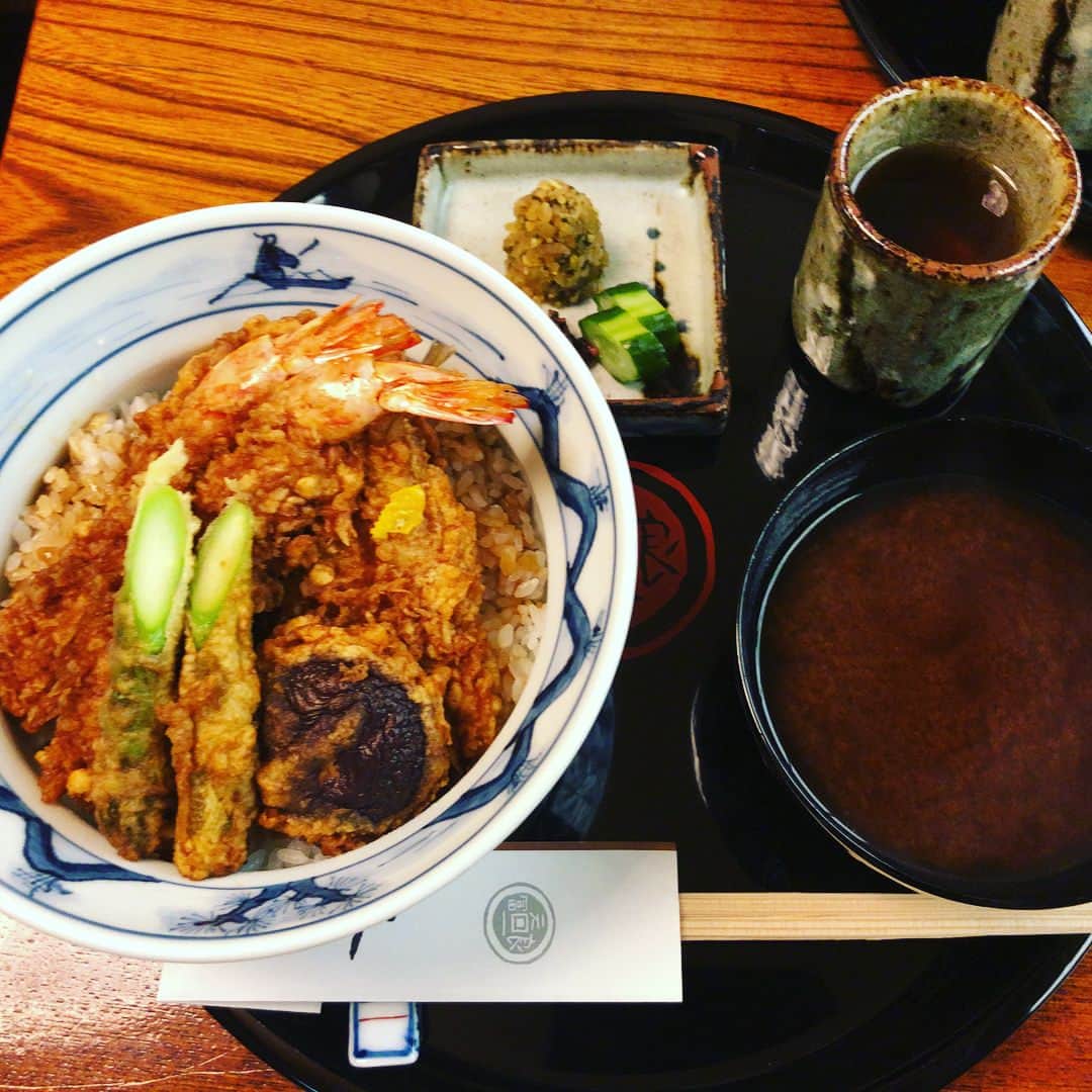 笛木優子さんのインスタグラム写真 - (笛木優子Instagram)「いつの日かのランチ 美味しゅうございました🍤 御値段は。。。🙄 #銀座天一 #먹스타그램 #먹방#텐돈」4月8日 18時01分 - yukofuekiyumin
