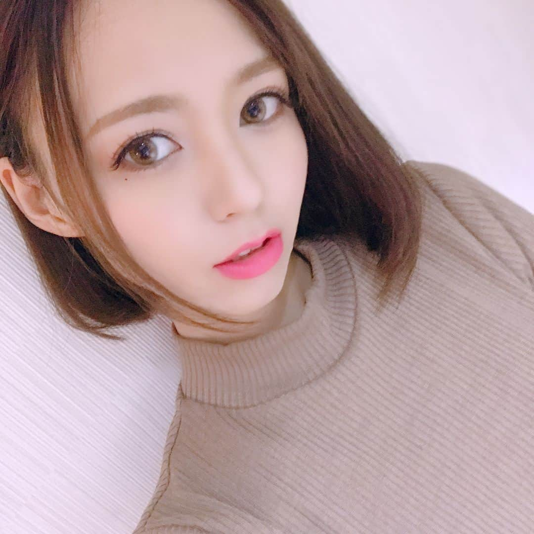 希志あいののインスタグラム：「たまにはこうゆうメイクも💋 #このくちでアレしたい」