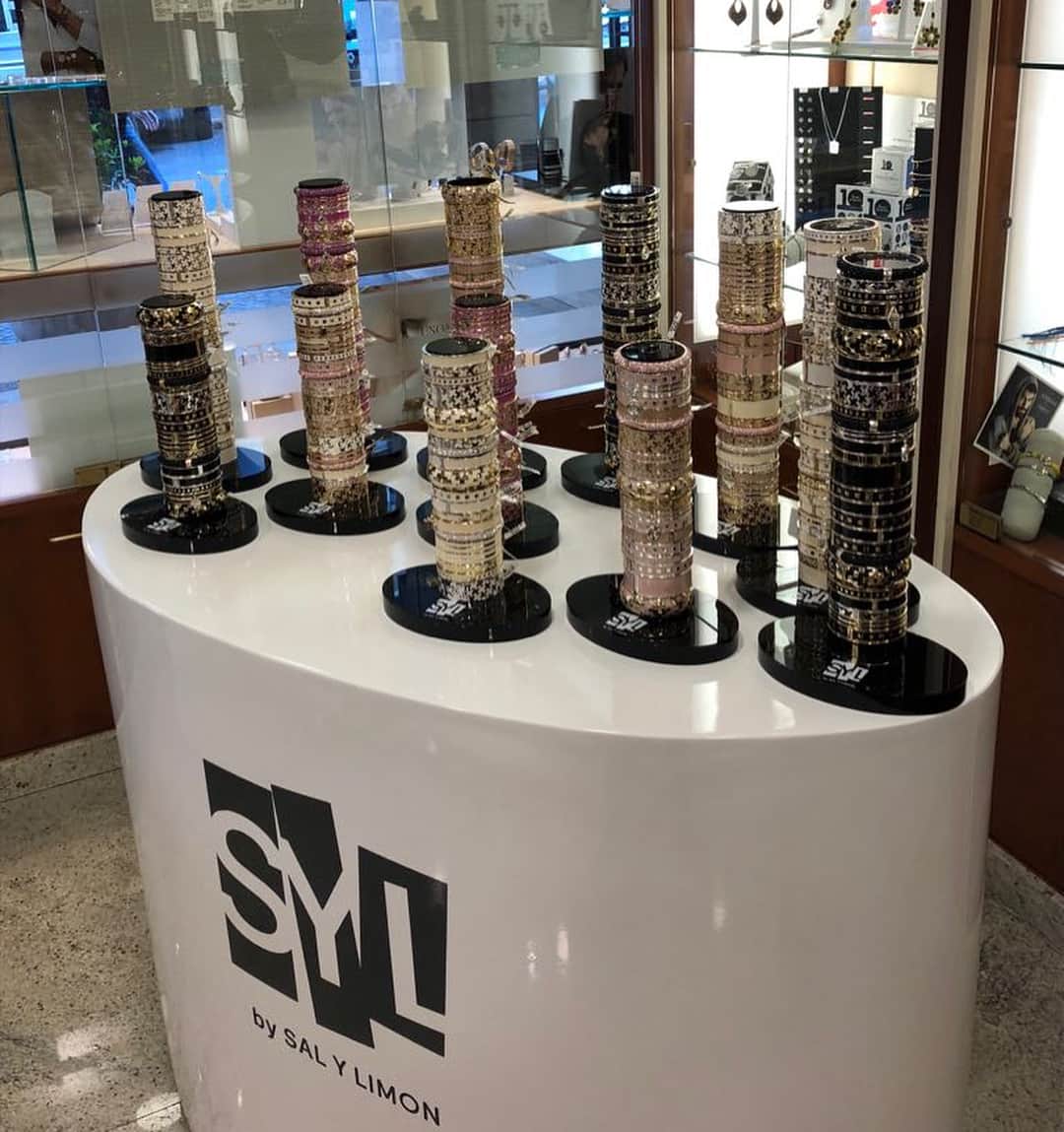 サルイリモンさんのインスタグラム写真 - (サルイリモンInstagram)「You can find us in De Rosa Gioielli - Via Denza 4, Castellammare di Stabia (NA) 🇮🇹 #syl #salylimon #bangles #bangleslove #banglesaddict #fashionjewelry #fashionaddict #accessories #amazing」4月8日 19時33分 - syl.salylimon