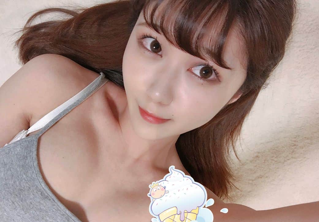 あやぱんのインスタグラム：「やっぱりクッションファンデはツヤと透明感めちゃめちゃでる。透明感を見て欲しくて色フィルターはつけてないよん ★Dior スノーブルームパーフェクト サンクッション ★NARS ソフトマットコンプリートコンシーラー  #cosmetics #dior#narscosmetics#マキシマイザーはないと死ぬ」