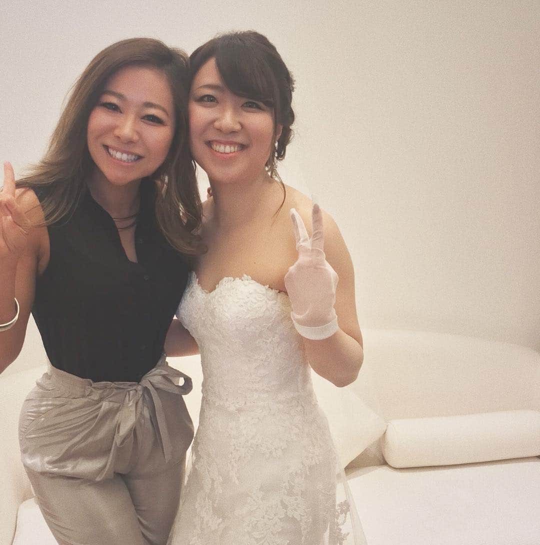 古渡奈々子のインスタグラム：「With my precious sister. Wishing you a beautiful day and a lifetime filled with cherished moments. . 結婚改めておめでとう。  バージンロード、ドア開いた瞬間に込み上げてきてしまって、大号泣でした。 . お色直しのエスコート指名ありがとう。両親への手紙に私まで入れてくれてありがとう。びっくりしてまた泣いたよ。 . 2人で暮らしていた時は喧嘩もしたね。でも、本当に本当に可愛くて可愛くて大好きな妹です。 . . ずっと笑顔でいてね。お幸せに。 . #また思い出して泣ける #妹の旦那に少しジェラシー #妹の旦那さんは妹のことがとにかく全部好きだと披露宴のエピソードで出てきた #あといつも遅くまで働いてた妹の旦那が早く帰るようになったらしく #上司になんでそんな早く帰るようになったのだと聞かれたときに #好きな人と過ごせる時間が一番幸せなんですだから早く帰るんです #と言っていたというエピソードも語られていた #そうかこの笑顔は素敵な人に出会えて愛されてるから出る笑顔なんだ #だからたまらなく可愛くてこっちも幸せになれるんだね #素敵な式を開いてくれてありがとう #そしておめでとう #instagood #japan #happy #wedding . ちなみにブーケトスはゲットできませんでした。笑」