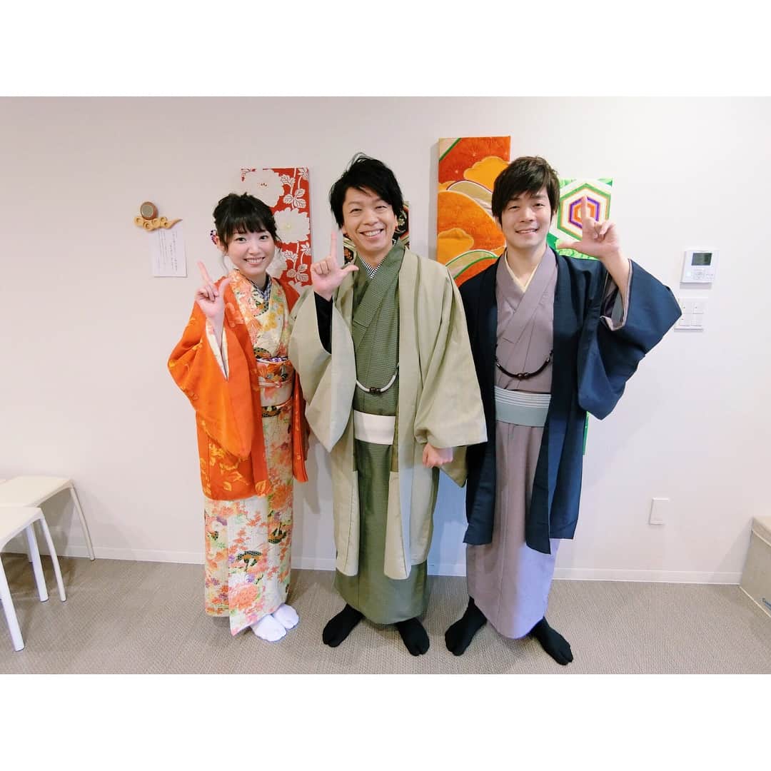 的場絢香さんのインスタグラム写真 - (的場絢香Instagram)「#20180407 お着物は、"心結"さんに お借りしました♩ * わたしの小紋は絹で上品。 ぶんぶんさんの着流しも 素敵でした〜。 * 雨でびしょ濡れになってしまい、 申し訳ありません… ありがとうございました♥ ☞(@kokoyui_kimono ) _______________________________ #石川さん情報liveリフレッシュ  #石川テレビ #金沢 #レンタル着物 #心結 #着物 #小紋 #着流し」4月8日 20時04分 - ayaka_matoba