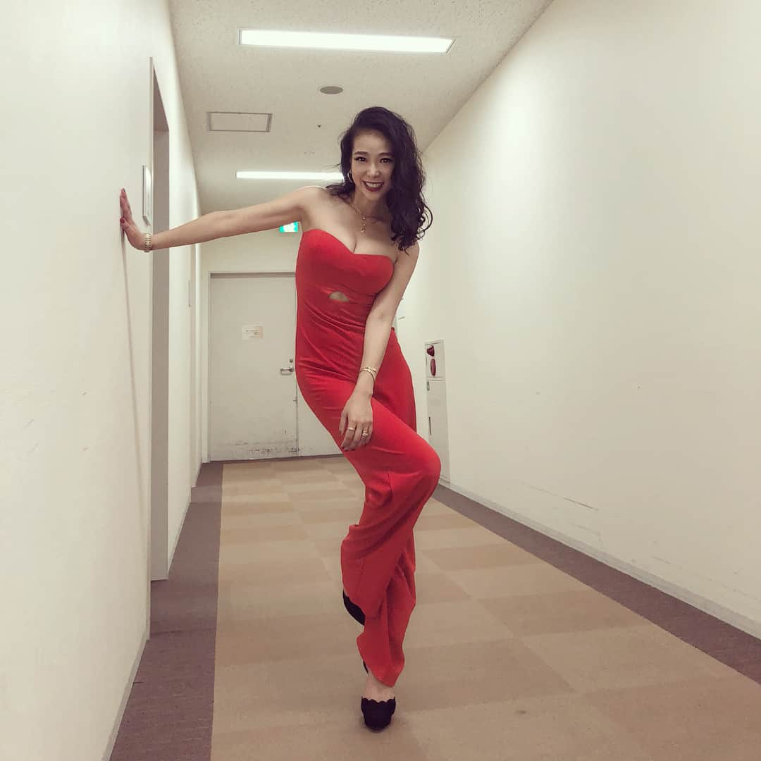 紅蘭さんのインスタグラム写真 - (紅蘭Instagram)「収録終了、恋愛トーク祭り👠  明日放送 4/9 11:55〜ヒルナンデス 簡単レシピを沢山教わりました‼︎ 自宅で何度か作らせていただきました 私でもできるくらい簡単なので みてみてねー😋  #紅蘭 #ヒルナンデス #お料理教わった #上手くなりたい #練習中 #どーしても余らせちゃう #レパートリー増やさなきゃ」4月8日 20時16分 - kurankusakari