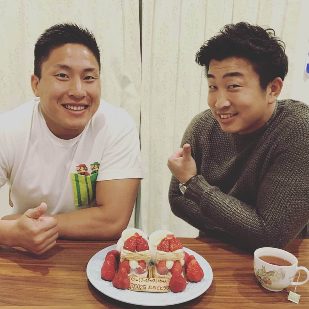 茂野海人のインスタグラム：「生まれて10000日らしい！ #生誕10000日#幼なじみ#誕生日近め#11月生まれ#サプライズ」