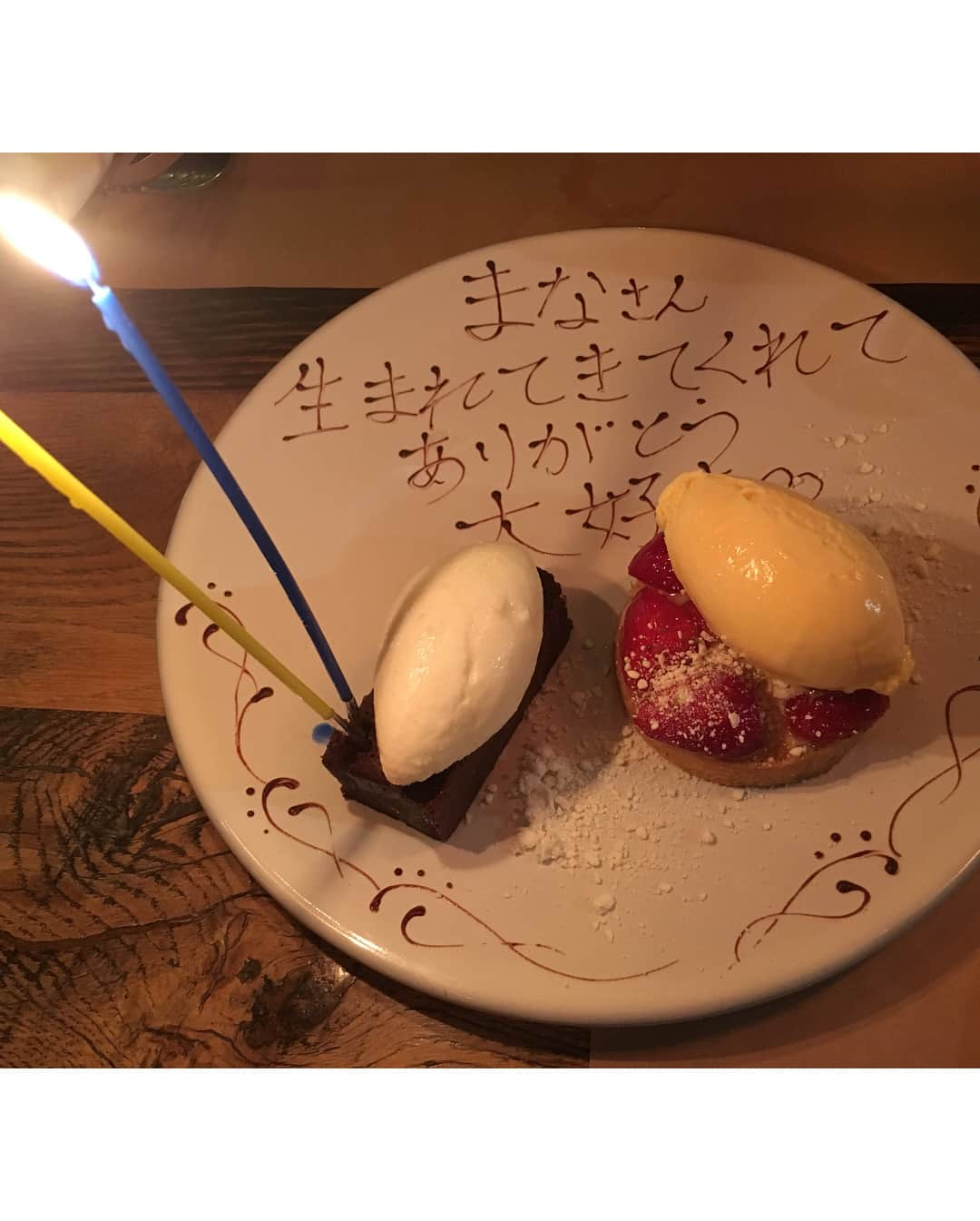 三上真奈さんのインスタグラム写真 - (三上真奈Instagram)「* きのうはお誕生日当日に会いにきてくれるふたりがかわいすぎました🎂 愛おしい しあわせ ありがとう * プレートが"お誕生日おめでとう" ではなく、 "まなさん生まれてきてくれてありがとう" なところがまきちょプロデュースっぽい🤤 * #永島優美 #岡副麻希 #ゆーみん #ちょまき」4月8日 20時33分 - mana.mikami47