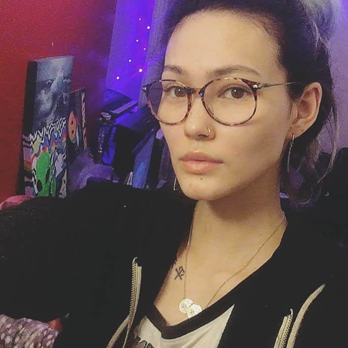 ストレンカ朝美のインスタグラム：「Blank faced Sunday selfies... 💭」