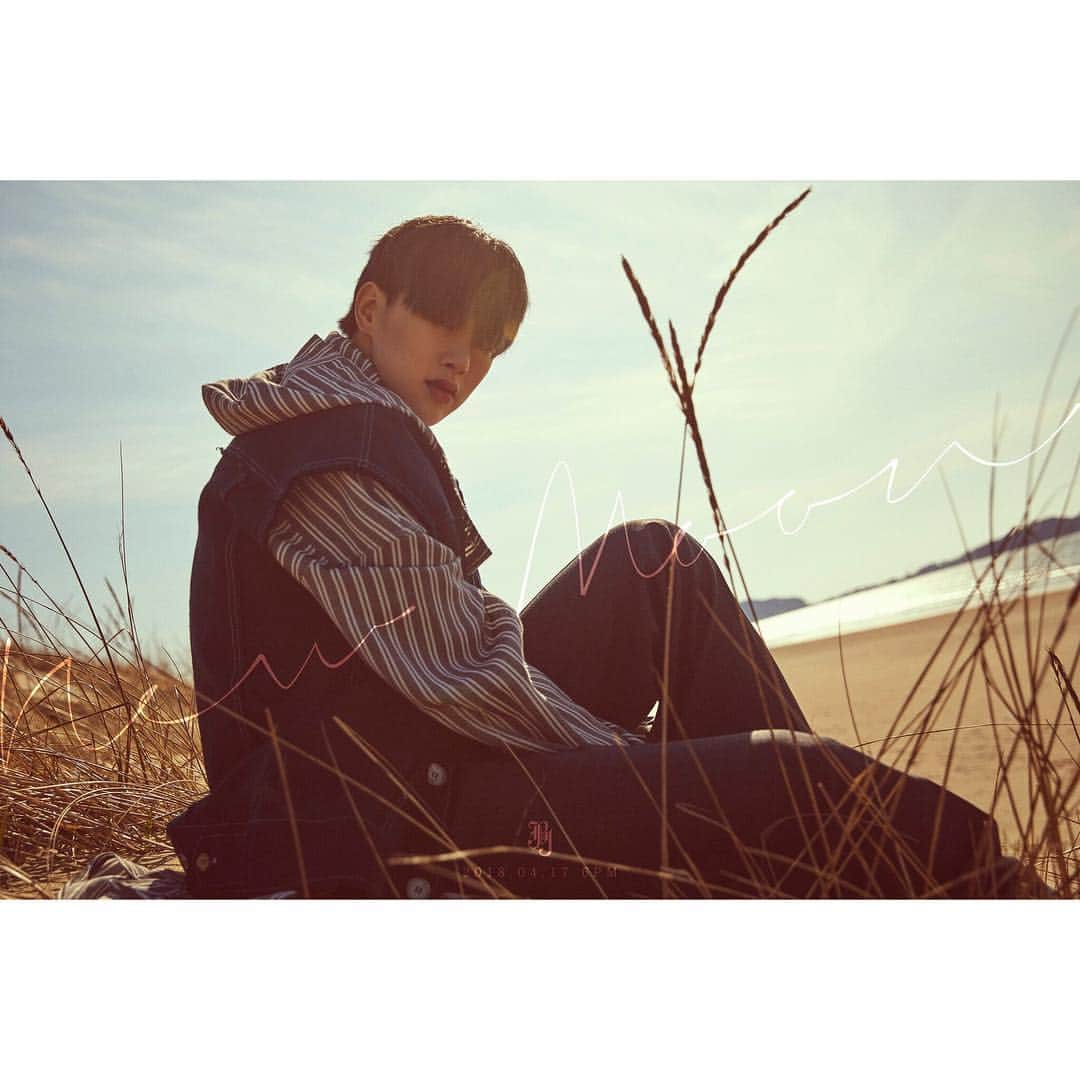 のインスタグラム：「[#PHOTO] JBJ 'NEW MOON' CONCEPT PHOTO (New Moon ver.) #권현빈  2018.04.17 6PM release!  #JBJ #KWONHYUNBIN」