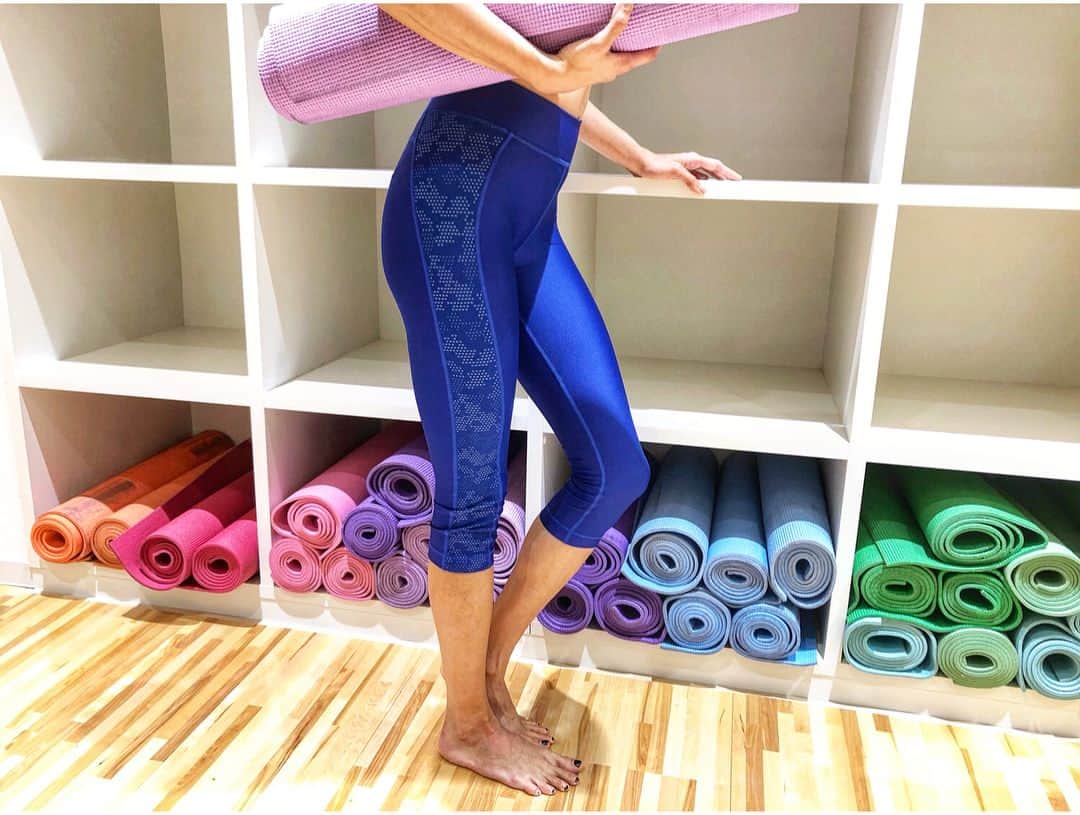 ケリーさんのインスタグラム写真 - (ケリーInstagram)「得意のヨガポーズ🧘‍♀️💕 ＊  #yoga#yogaasana」4月9日 9時14分 - kellymisawa