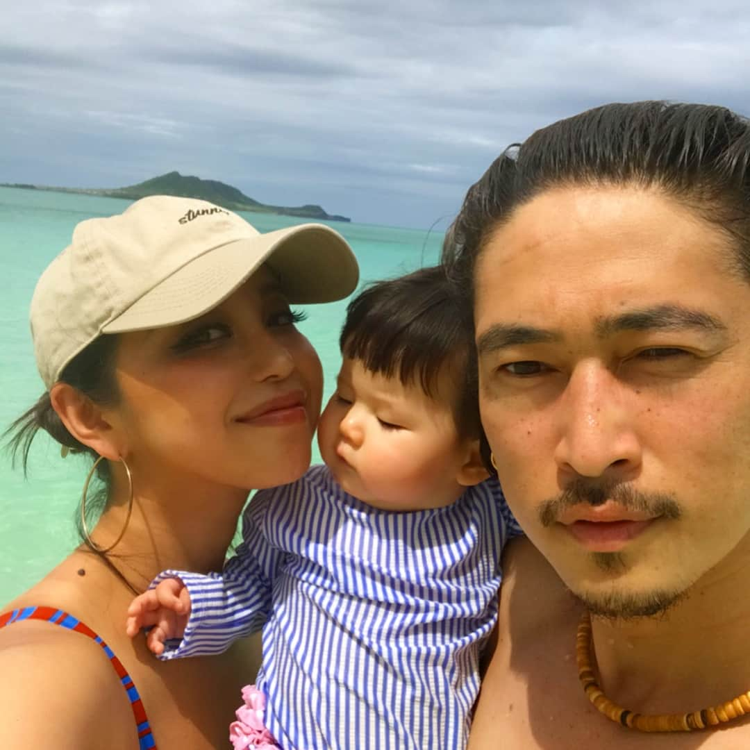 PINKYさんのインスタグラム写真 - (PINKYInstagram)「Kailua beach🏖☀️ . 赤ちゃん連れハワイの旅🤱🌈🌺 .  今回は滞在の半分をカイルアで過ごしました🐚🌊✨ . ブログの方に詳細を更新していきます🤗📝❤️ ・・・ #love #happy #family #springbreak #islandtrip #vacation #hawaii #kailua #baby #babygirl #生後9ヶ月 #hubbywifey #mommydaddy #daughterlove #nofilterneeded」4月9日 17時56分 - shanti_pinky_shanti