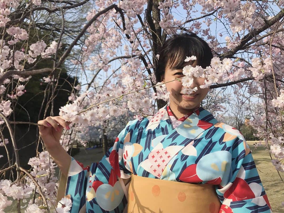 坂ノ上茜さんのインスタグラム写真 - (坂ノ上茜Instagram)「. 先日、卒業旅行で石川県の金沢へ行ってきました〜！ この間のまじ卍な写真だけでも気づいた人がちらほらいました！笑 本当にお寺がたくさんあって風情溢れる素敵な街☺️ しかも金沢の桜は東京と比べて満開になるのが少し遅めで、ちょうど見頃な時に行けてラッキーでしたっ #石川 #金沢 #🌸」4月9日 13時58分 - sakanoueakane
