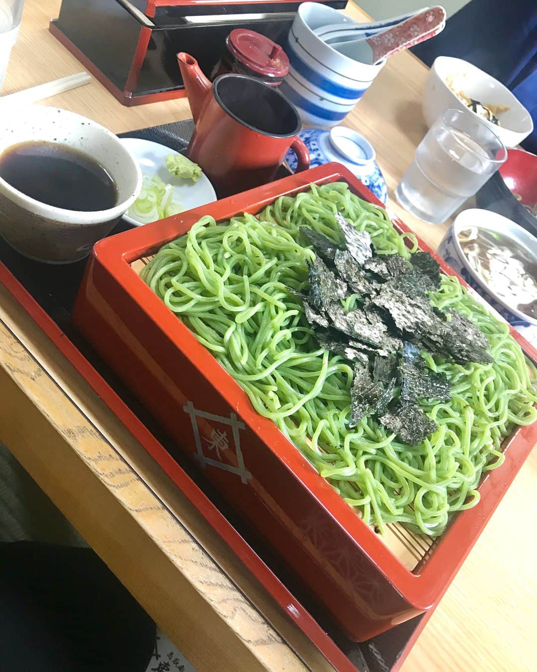 NAOKIさんのインスタグラム写真 - (NAOKIInstagram)「本日の釧路での 【LA・LA・LA LUNCH】  #東家鳥取南八丁目分店  #ざるそば の  #ぬきセット  #かしわぬきを選択  #釧路といえばクロレラ入りの緑色の蕎麦  #グルメ旅釧路  #ナオキ独断グルメ  #釧路ランチ  #Finツアーの思い出」4月9日 14時59分 - naoki_10feet