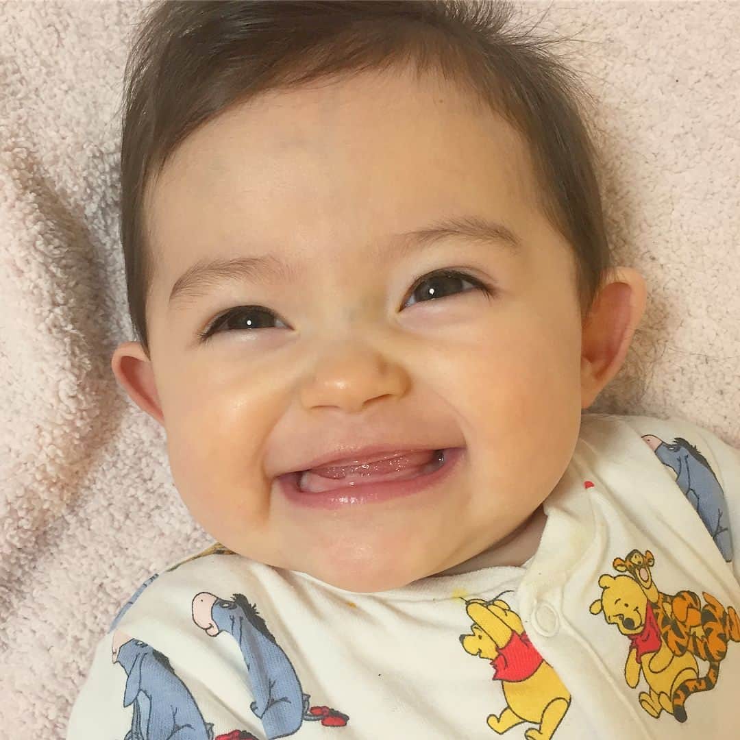 舟橋菜々さんのインスタグラム写真 - (舟橋菜々Instagram)「下の歯が一本だけニョッキリ👀💡 Check out her baby tooth! #baby#instababy#girl#kid#daughter#cute#love#happy#smile#tooth#teeth#australia#japan#mamanoko#赤ちゃん#娘#子供#8ヶ月#育児#ハーフ#オーストラリア#日本#乳歯#親バカ部#ベビフル#ママリ#コドモノ」4月9日 15時33分 - wombatnana