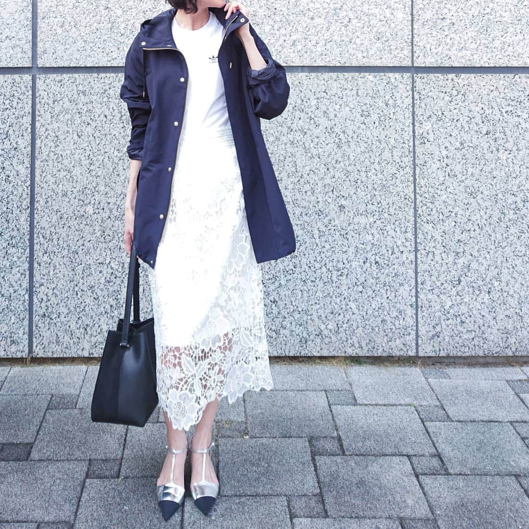 gayo01のインスタグラム：「オーバーサイズのアウターが気分💙 . . outer... #framework (new) tops... #adidasoriginals (new) bottoms... #antiqua (new) bag... #charlesandkeith  shoes... #zara . #ootd #outfit #fashion #coordinate #locari #baycrews #adidas #アディダス #アディダスオリジナルス #マウンテンパーカー #レーススカート #大人カジュアル #プチプラ #プチプラコーデ #シンプルコーデ #モノトーンコーデ」