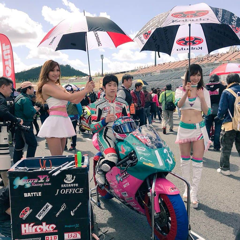 高森ゆなのインスタグラム：「#全日本ロードレース選手権 開幕戦でclub Y's & Jレーシングの#レースクイーン として#ツインリンクもてぎ に行ってきました🏍💨💨 モータースポーツ応援ユニットHONEY COLORSとして1年間活動します❗️ チームもユニットも応援よろしくお願いします💗」