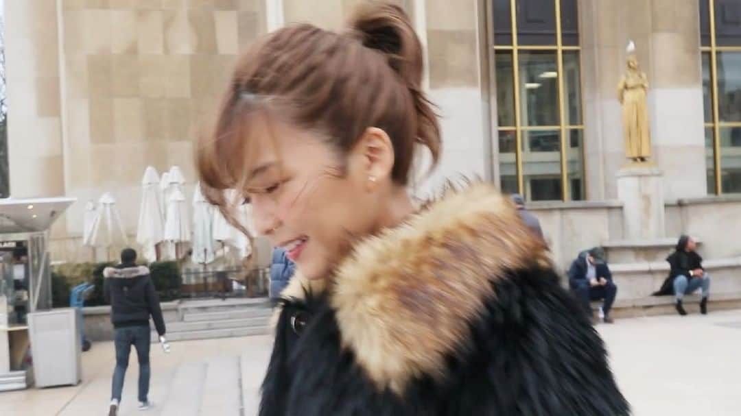 のインスタグラム：「. 1日目行ったけど曇って 見えなくておあずけ。 2日目そびえ立つ  #エッフェル塔 は目の前にしてもなぜか遠く感じました。  #憧れの #パリ編 #大好きな場所になりました #うの旅 #次はどこの国へ」