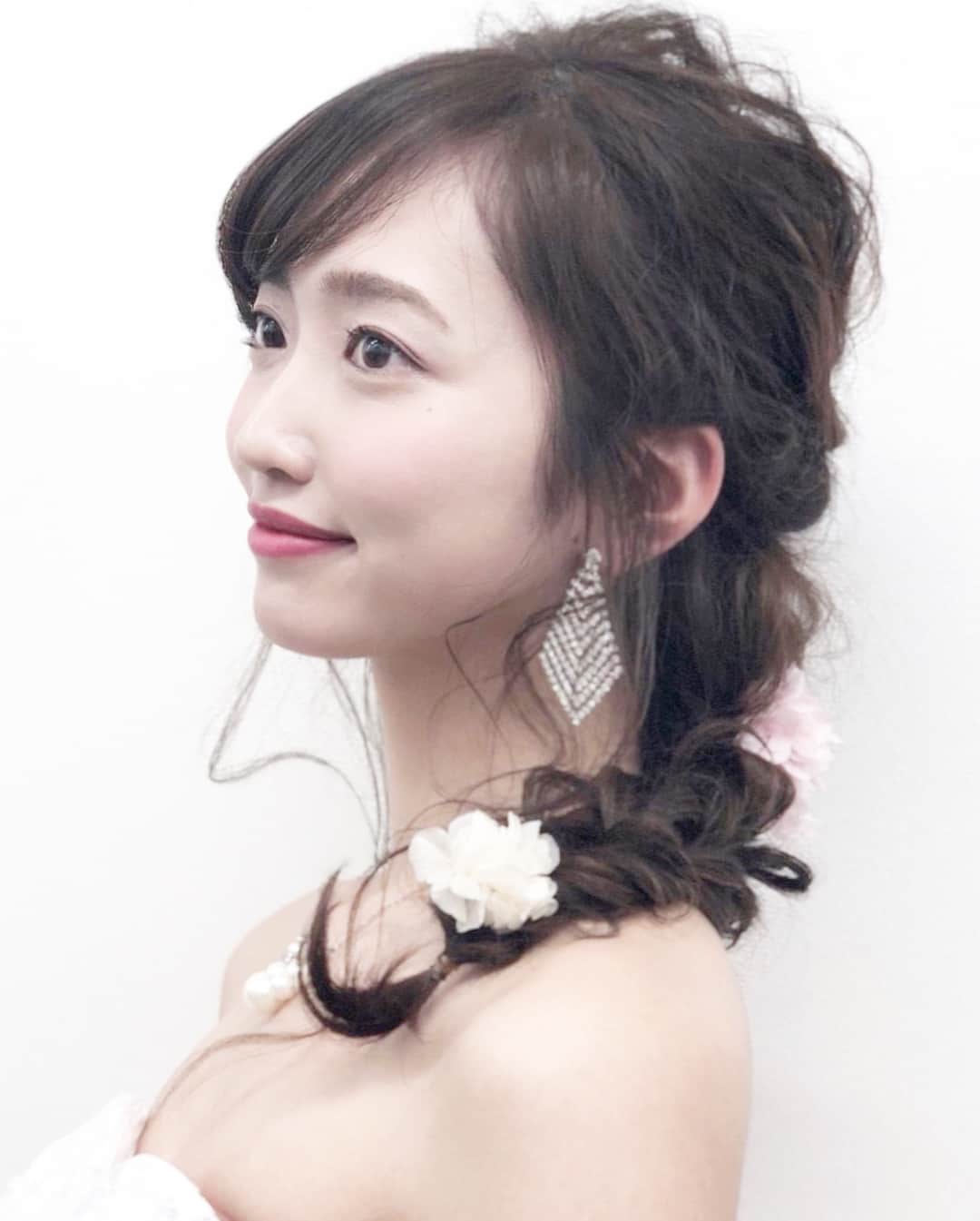 曲渕伊代さんのインスタグラム写真 - (曲渕伊代Instagram)「株式会社アースホールディングスの入社式ヘアショーにて🌸 女の子に生まれて、スーパーロングヘアでいて良かったなと思う瞬間💗 舞さんありがとうございました💗💗」4月9日 20時49分 - iyo_m2f