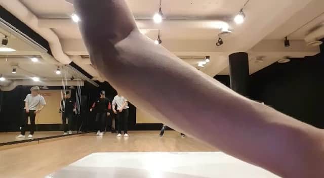 チャンヨンのインスタグラム：「혁진 찬용 록현 종환 민우  다같이 연습한거 찾아보니 이게 있눼ㅎㅎ」