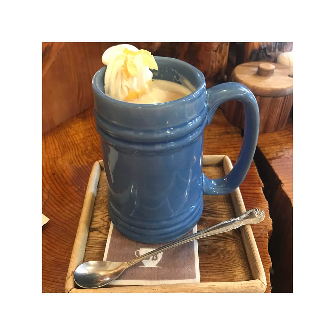 中根夕希さんのインスタグラム写真 - (中根夕希Instagram)「★ ビール…🍺！ではなく、 カフェオレですよ☕️♡ グラスが大きくてびっくり😳！ ・ 土日休みで神戸へ旅行してきました〜❁ 広島から新幹線で1時間って…近い！ それにしても週末は風が強くて寒かったですね💧 ・ #でっかいグラス #もはやジョッキ #神戸 #カフェ」4月9日 23時04分 - nakane.yuki