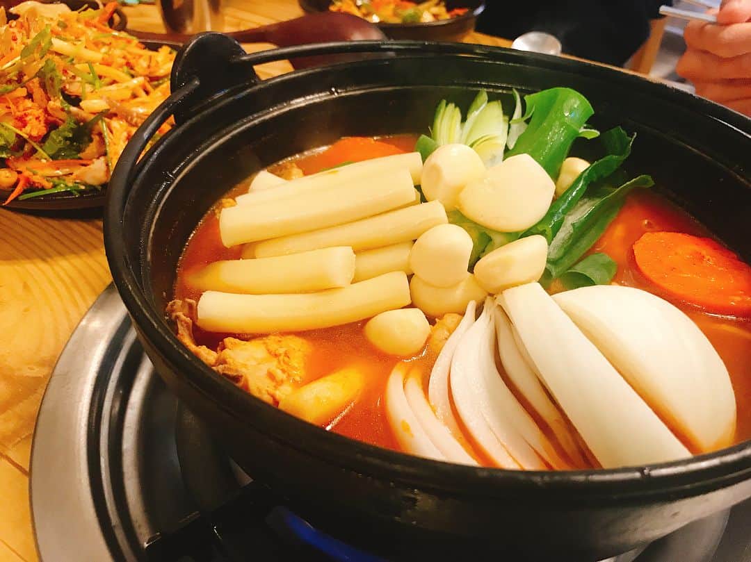 のインスタグラム：「lunchに @wadak2014 も💛 . . #サラダもとっても美味しい♡ #美味しかった💕 #맜있었다 ♡ #감사합니다.‼︎‼︎ #料理の写真がたくさん。🤳 #lunch #요리스타그램 #여행스타그램 #韓国 #한국 #여행 #korea」