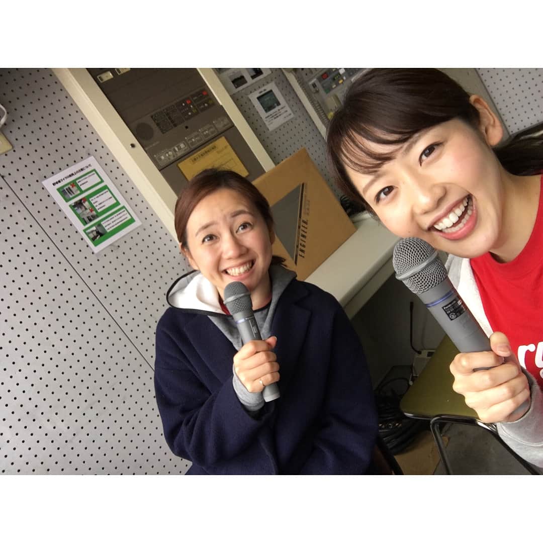 河村綾奈さんのインスタグラム写真 - (河村綾奈Instagram)「念願がひとつ叶いました✨球場アナウンス！ RCC野球部のお手伝い。 楽しかったけど、タイミングやシート変更の伝え方など…わからないことだらけ。きちんと学びたくなりました🤔 観客席からは見えなかった、試合を運営する側のことがわかって いつも滞りなくゲームが行われるのは、たくさんの「プロフェッショナル」があってこそなんだと実感しました。 . #こういうとスガシカオさんのあの曲が脳内再生される #あと一歩だけ前に進もう #名曲 . ＊お知らせ＊ 今日、映画『クソ野郎と美しき世界』ごぜん様さま勝手に応援イベントです✨ TOHOシネマズ緑井での19時20分〜の上映に行きます！ 終了後、僭越ながらごぜん様さまパーソナリティーとの撮影会もあります、、ので！ ぜひお越しください😊」4月10日 12時30分 - ayanakawa