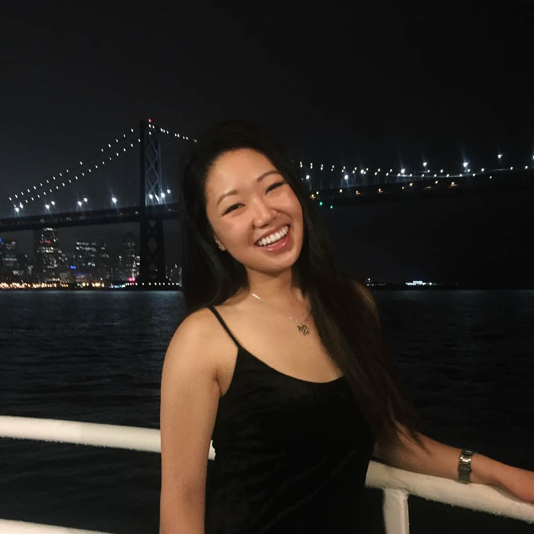 リリー・チャンのインスタグラム：「(Sea)nic views 🛥🌊✨ #wereonaboat」