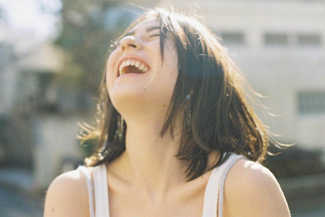 花盛友里のインスタグラム：「Loooove her smile;) なたねちゃん大好き！ . . . Shooting for @tokyu_thescramble . . #girl #portrait #japan」