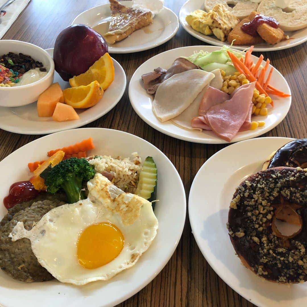 田上舞子さんのインスタグラム写真 - (田上舞子Instagram)「＊ 毎日たくさん食べて たくさん笑って たくさん遊んで たくさんお買い物したよ❤️ ＊ ＊ PICホテルのビュッフェは種類が豊富で毎日行っても飽きない🤤🍩 ＊ ＊ 楽しい日々はあっという間にすぎてく...✨✨ ＊ ＊ #pic #pacificislandclub #guam #グアム #UGM #ugm2018 #ユナイテッドグアムマラソン」4月10日 10時18分 - mai_tano