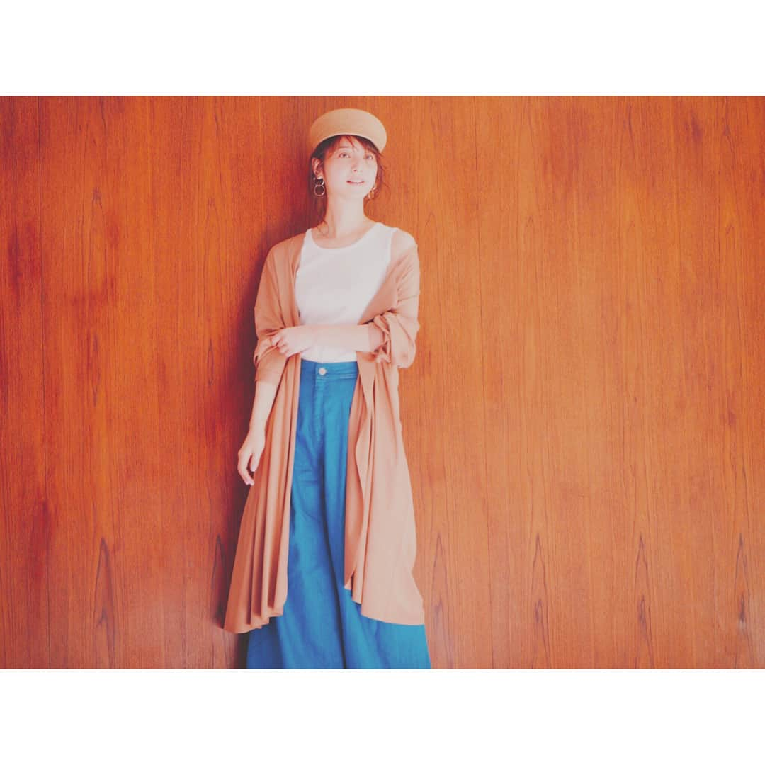 佐々木希さんのインスタグラム写真 - (佐々木希Instagram)「アンティミテ新作🌻 昨年好評だったガウンを長袖に変えました！ 少し冷んやりする素材でこれからの季節にサラッと羽織ってお使いください♡ デニムとタンクトップもぜひ。 この麦わらのhatは もう少し暖かくなったら販売します👒  詳しくはアンティミテのInstagramを見てくださいませ。 @intimite_onemile . 画面をタッチすると見られます。  #iNtimité #iNtimite #アンティミテ #ワンマイルウェア #メイドインジャパン #MADEINJAPAN ↓iNtimité公式ホームページ http://intimite.jp/」4月10日 20時34分 - nozomisasaki_official