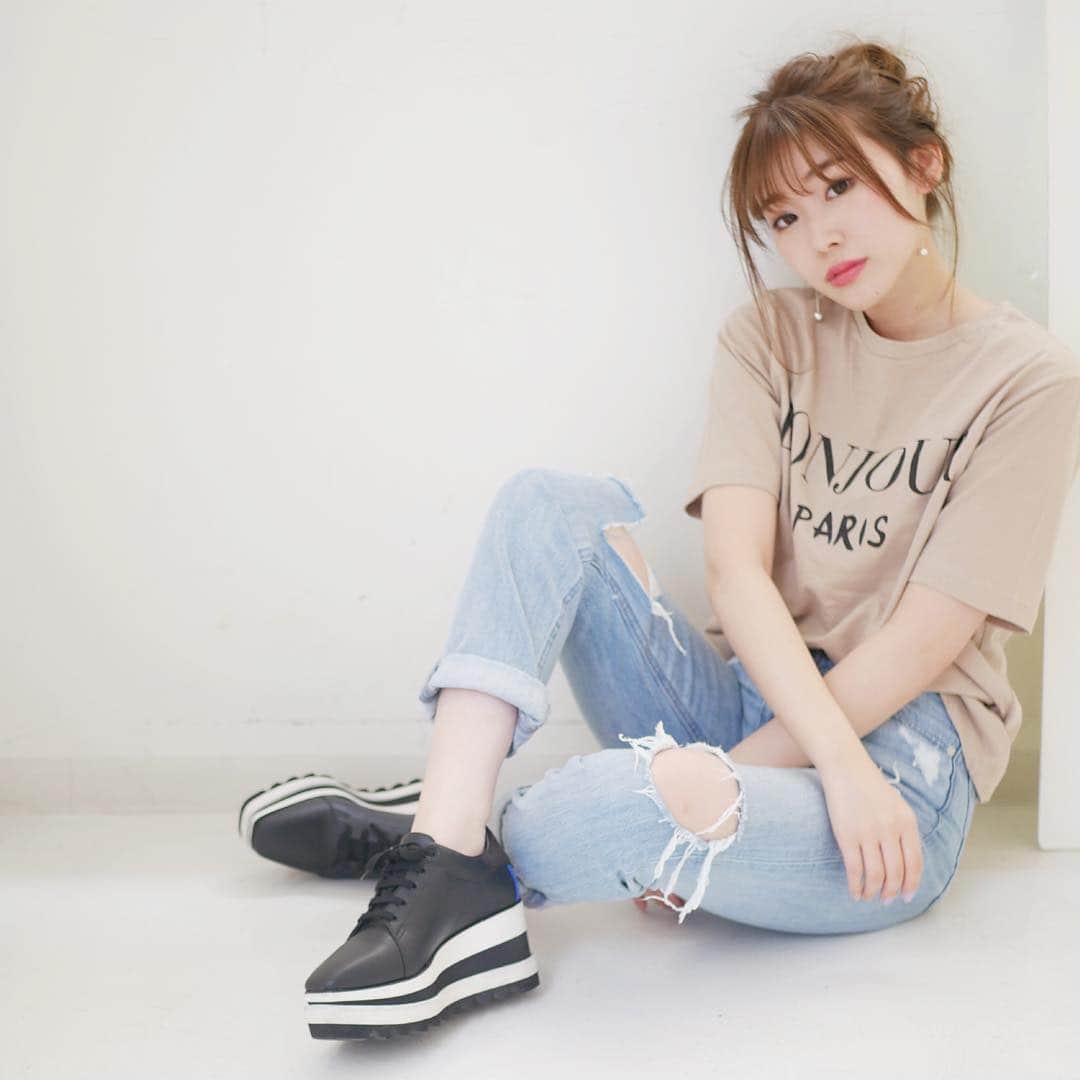 藤川沙弥のインスタグラム：「📸🎞﻿ ﻿ ﻿ 最近お気に入りのカラコンは﻿ Ever color 1dayの﻿ sweet luxe🤭🌸﻿ ﻿ ﻿ ﻿ #shooting#model#happy#photo﻿ #photography#camera#portrait_perfection﻿ #撮影#モデル#撮影データ#写真#被写体﻿ #フリーモデル#ポートレート﻿ #촬영#모델#摄影#サロモ#サロンモデル﻿ #オルチャンメイク#オルチャンヘア #エバーカラーワンデーモイストレーベル #カラコン#メイク#オンラインコンタクト」