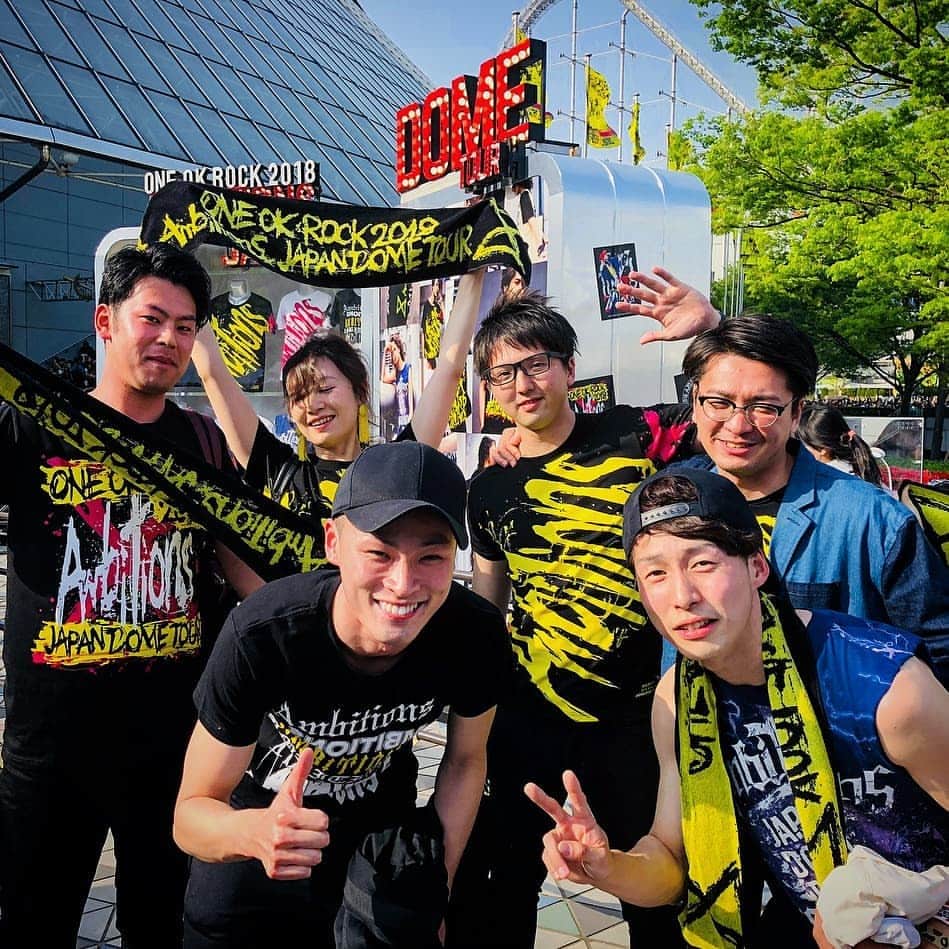 ONE OK ROCK WORLDさんのインスタグラム写真 - (ONE OK ROCK WORLDInstagram)「- ■ONE OK ROCK AMBITIONS JAPAN DOME TOUR 2018 4/4,4/5 東京ドーム April 4,April 5  Tokyo Dome - #Repost @sun_tanned_panda @sanchu_oorer @risa10969taka @toumu.sawanobori @luhkita10969 @c.s.k.looove @m.10969s2dis @andikawafano @chieko_em @0703.takumi - Thank you for your sharing!oneokrockworldでは、引き続き今回のドームツアーに参加する皆様のライブ会場、又はライブに関わる"ベストショット"を募集します！ 会場での熱気、楽しさ、高揚感溢れるとっておきの1枚をハッシュタグと共に#oneokrockworld　もしくは　@oneokrockworld とタグ付けして是非投稿を！ 個性的なショットをお待ちしております! - 良かった投稿はこちらのアカウントで紹介させて頂きます。 - ※但し、ライブ会場内での撮影は禁止。顔出しNGの方は予め加工・編集を行ってから投稿願います。 - ■ONE OK ROCK AMBITIONS  JAPAN DOME TOUR 2018 - This time,we want you to post your"Best Photo" for us at this concert. Please post a photo which shows feverish excitement, craziness, and exhilarating feeling with #oneokrockworld or @oneokrockworld.  Photos will be selected and be introduced in this account. - ＊Please be noted that no photos is allowed in the concert halls,and also edit your photos if you do not want to show your face. -  #oneokrockofficial #ambitions #10969taka #toru_10969 #tomo_10969 #ryota_0809 #fueledbyramen#ambitionsjapandometour2018」4月10日 14時42分 - oneokrockworld