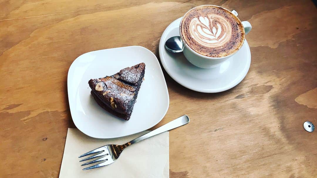 藤木由貴さんのインスタグラム写真 - (藤木由貴Instagram)「コーヒーのある生活。 . #cafe #coffee #cappuccino #chocolate #happiness #hphp」4月10日 16時46分 - yuki.grm