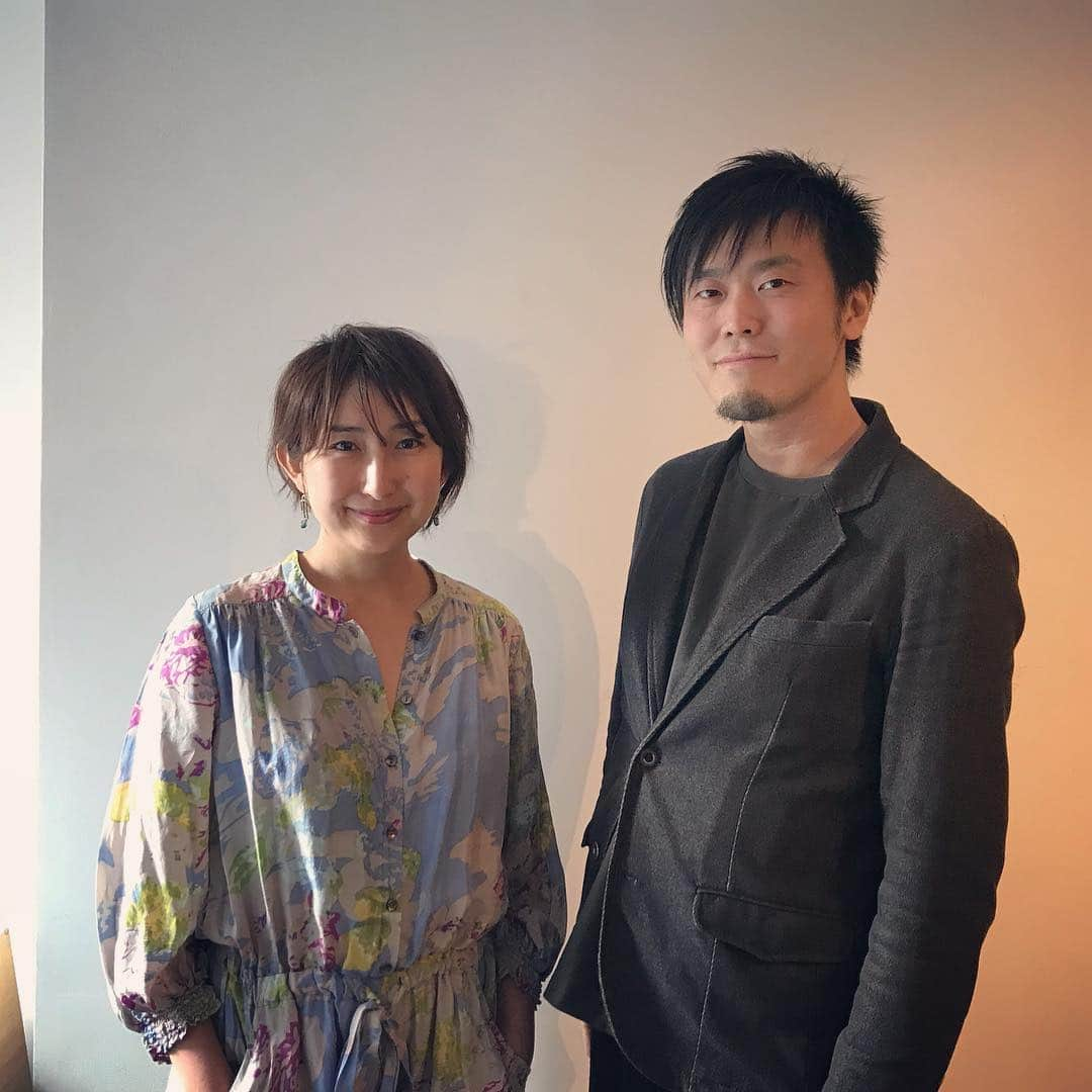 白木夏子さんのインスタグラム写真 - (白木夏子Instagram)「Re.ingプロジェクト、もうすぐリリースとなるプロダクトのデザインは、今をときめくプロダクトデザイナーの太刀川英輔さん率いる @nosigner さんにお願いしました。 ジュエリーの常識や枠を取っ払いたいという思いから、あえてジュエリーデザイナーではない人にデザインをお願いしたかった。 すごくすごくかっこいいデザインに出来上がっているので、早くお披露目したい😊  #re.ing #ジュエリー #design #jewelry #ジュエリーデザイン」4月10日 16時49分 - natsukoshiraki