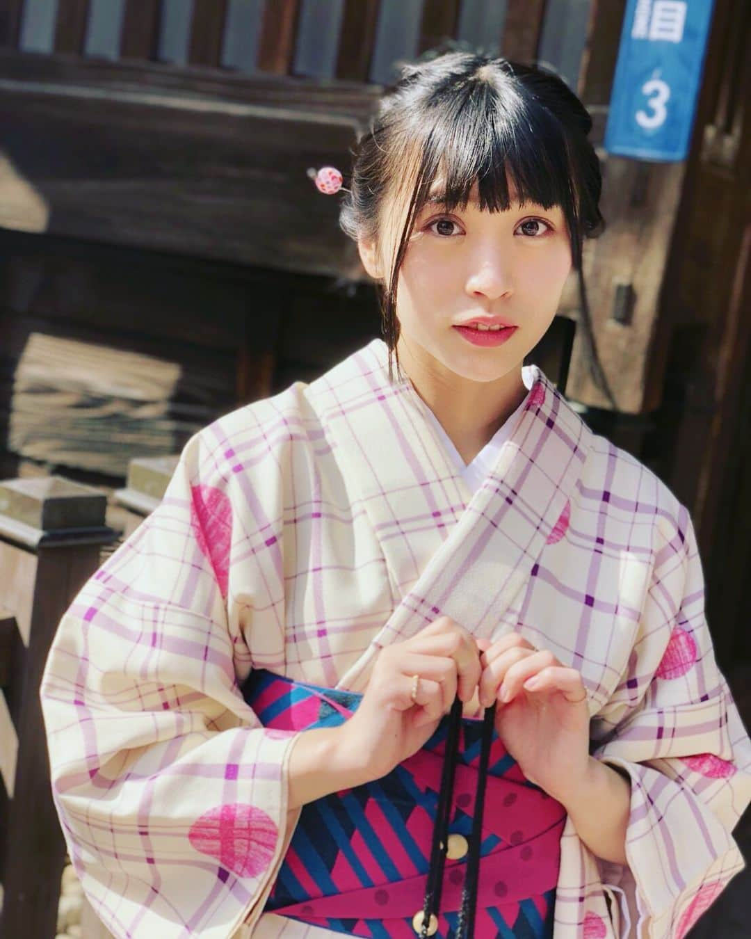 根岸愛さんのインスタグラム写真 - (根岸愛Instagram)「町娘感。 「お忘れ物でございます」 とか言ってそう。 #着物 #和服 #町娘 #wargo」4月10日 18時28分 - negishiai927