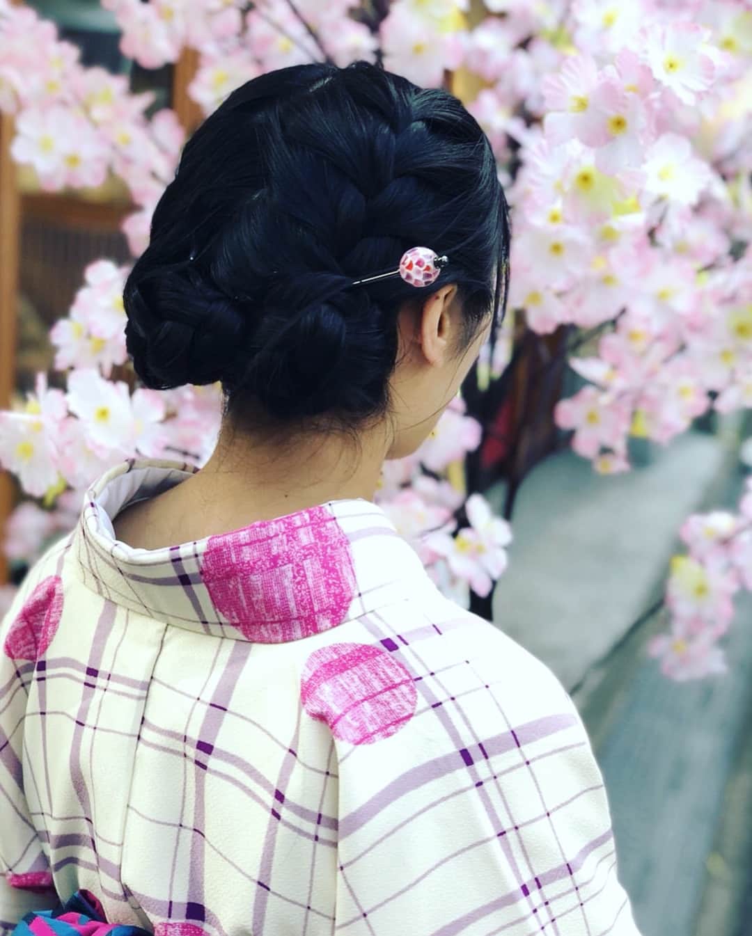 根岸愛さんのインスタグラム写真 - (根岸愛Instagram)「町娘感。 「お忘れ物でございます」 とか言ってそう。 #着物 #和服 #町娘 #wargo」4月10日 18時28分 - negishiai927